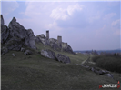 Zamek Olsztyn - widok z drogi do kamienieołomu