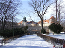 Zamek Pieskowa Skała - brama główna zimą
